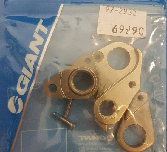 Hak przerzutki i tylnego koła do piasty GIANT 142X12MM